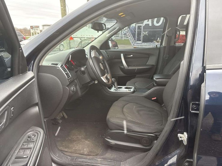 2011-gmc-acadia-image-13