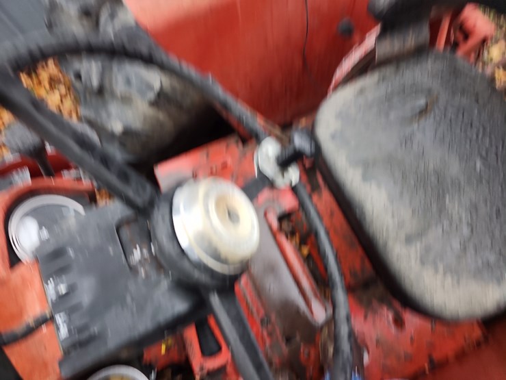 1976-ih-1066-diesel-tractor-image-19