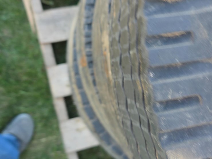 used-implement-&-vehicle-tires-image-20