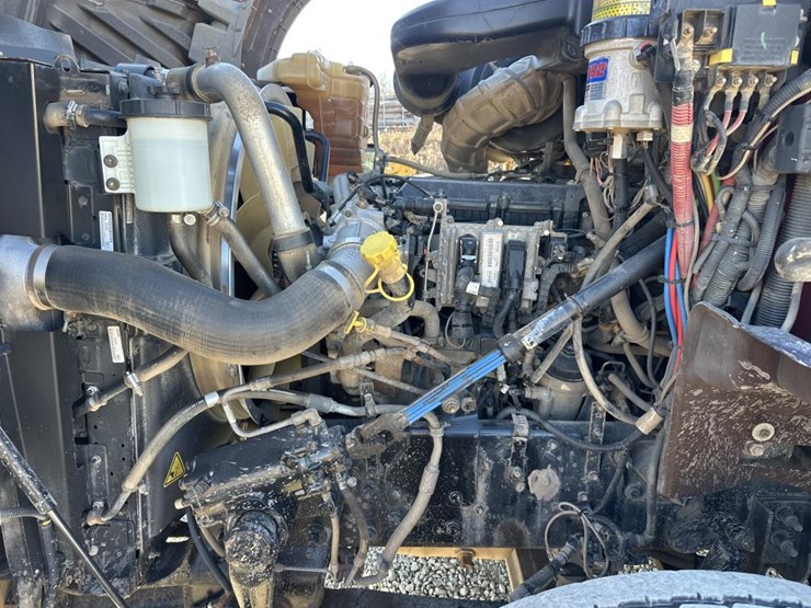 2017-international-hx615-image-19