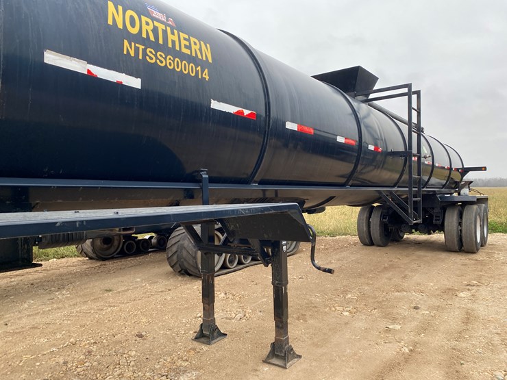 #1031-•-2014-northern-6000-gallon-semi-manure-tanker-trailer(has-wi-title)-(kewaunee,-wi)-image-19
