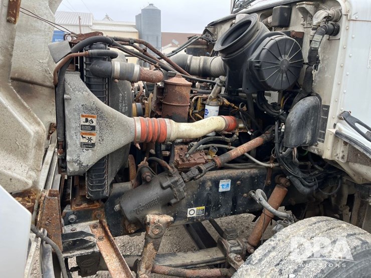 2001-peterbilt-330-image-64