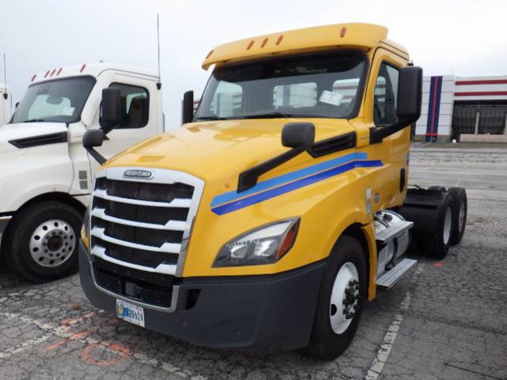 2020-freightliner-cascadia-126-image-1