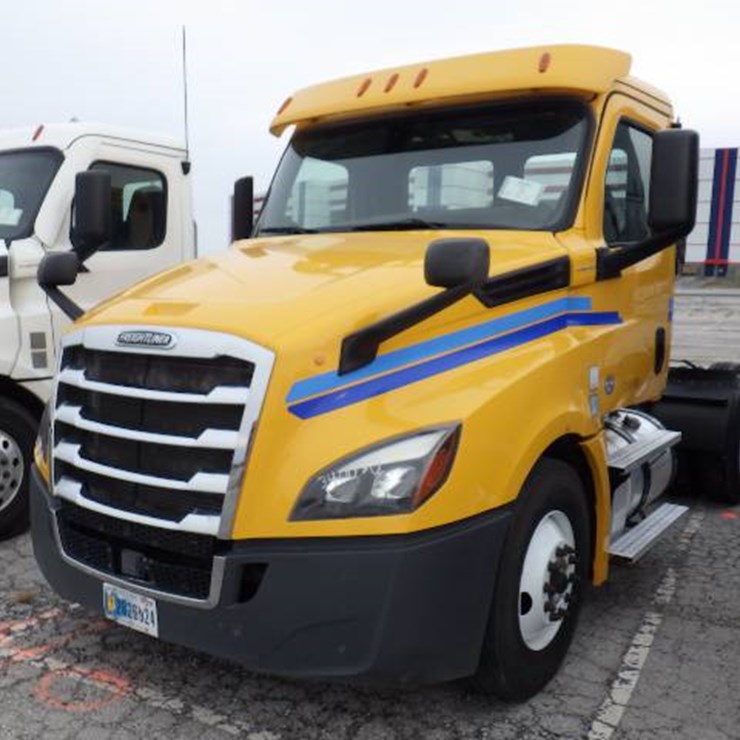 2020 FREIGHTLINER CASCADIA 126