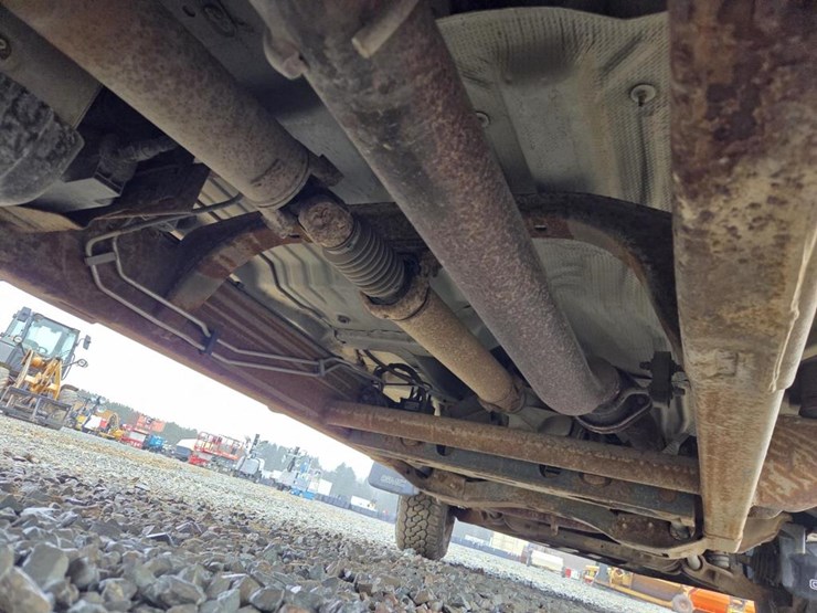 2011-gmc-2500-image-33