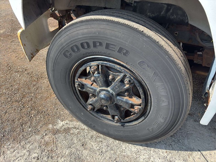 1992-ford-f700-image-7