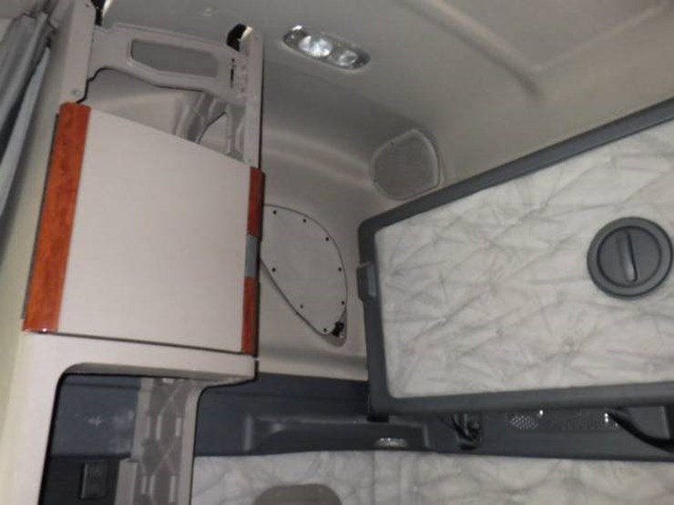 freightliner-cascadia-125-image-22