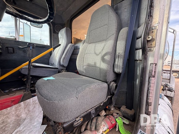 peterbilt-377-image-65