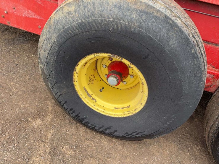 new-holland-195-image-8