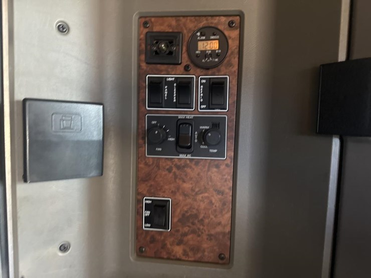 2009-kenworth-t800-image-45