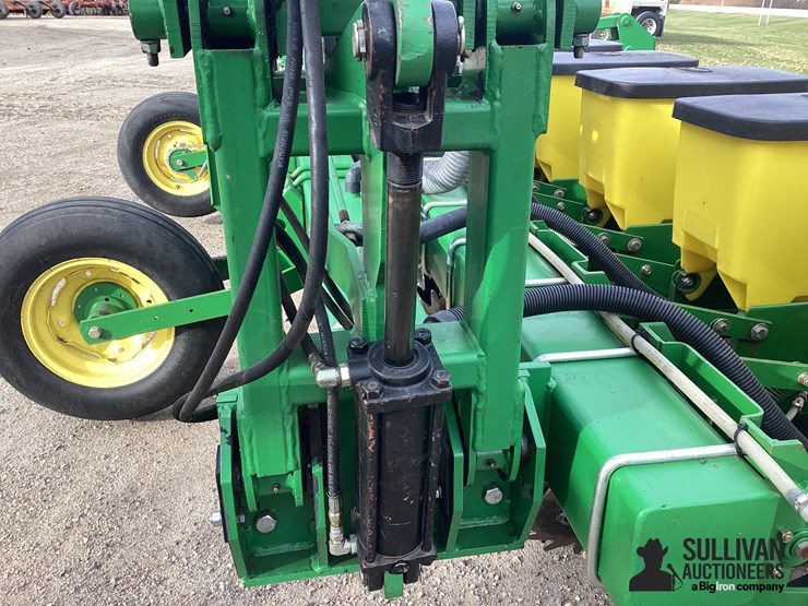 john-deere-700-image-11