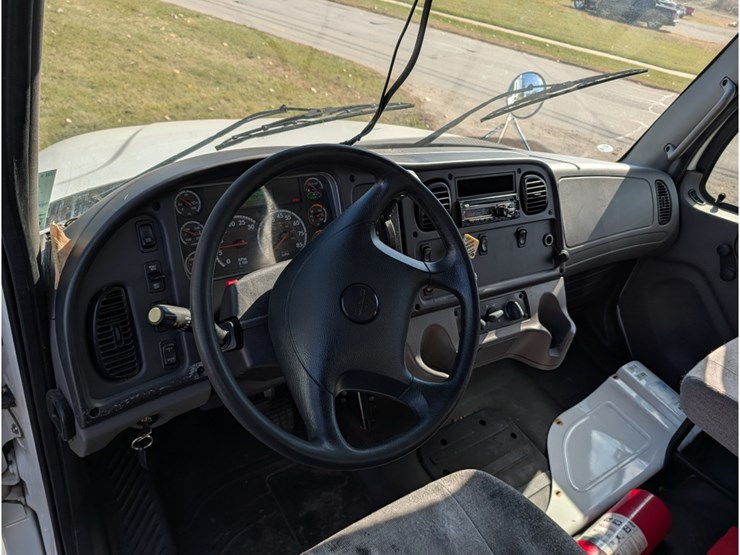 freightliner-m2-106-image-19