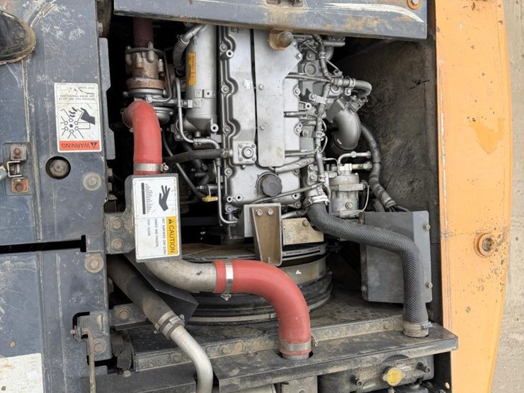 case-cx160b-image-26