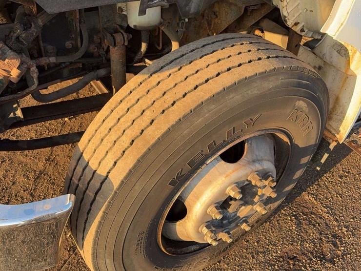 2012-ford-f650-image-13