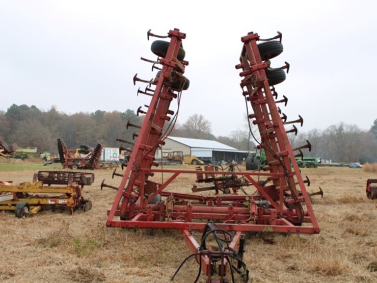 30'-cultivator-21"-center-1-flat-tire-image-1