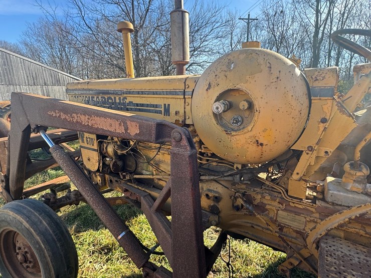 minneapolis-moline-m670-image-21