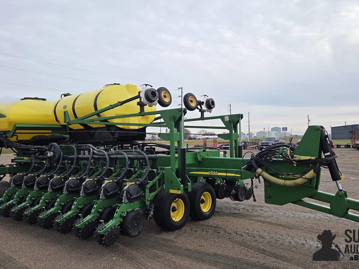 john-deere-db44-image-3