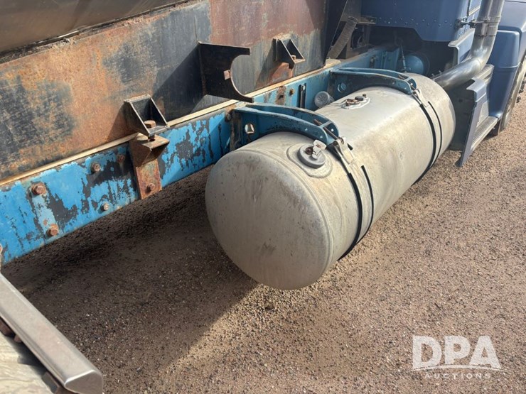 peterbilt-377-image-34