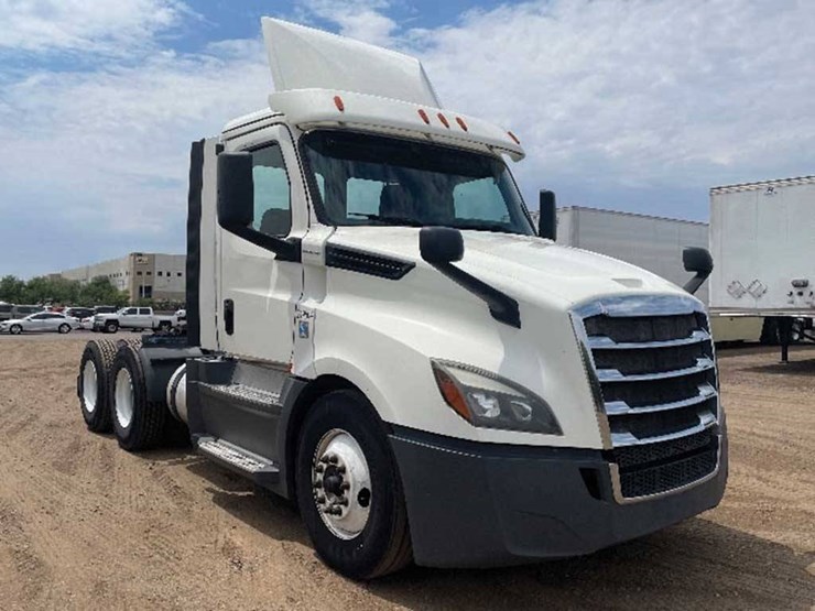 2019-freightliner-cascadia-126-image-1