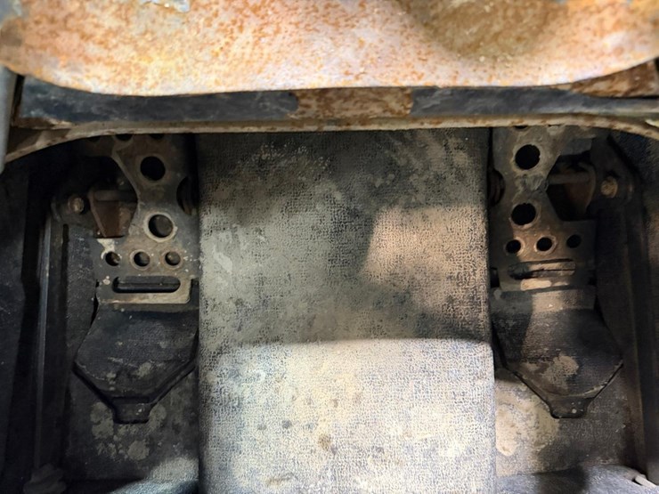 2014-bobcat-s850-image-27