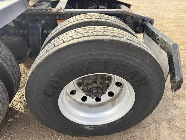 2019-freightliner-cascadia-125-image-10