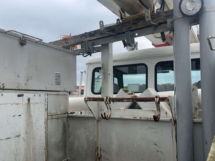 1999-freightliner-fl70-image-18