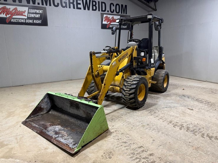 2015-caterpillar-903c-image-2