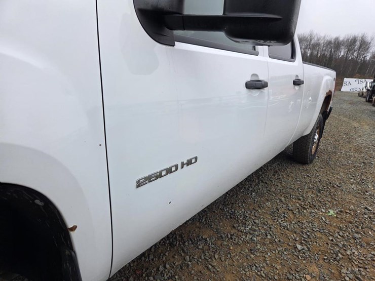 2011-gmc-2500-image-20