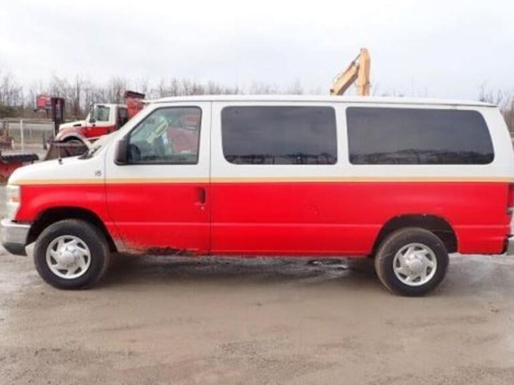 2010-ford-e350-xlt-image-8