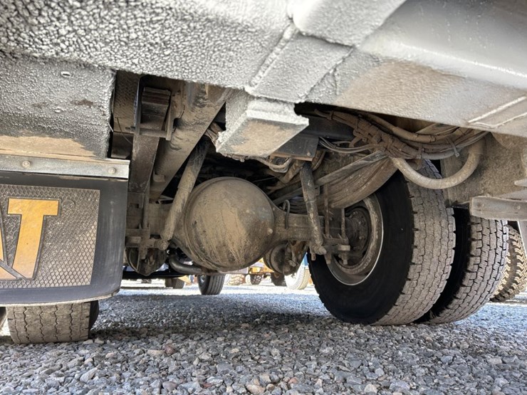 2017-peterbilt-337-image-67