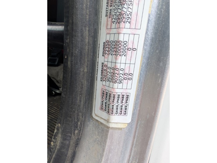 peterbilt-365-image-39