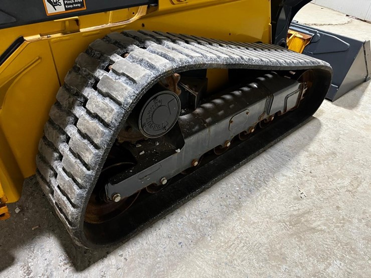 2022-deere-331g-image-18