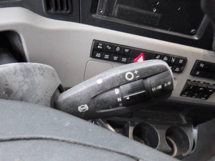 2022-freightliner-cascadia-126-image-21