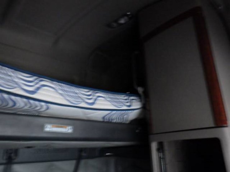 2019-freightliner-cascadia-125-image-11