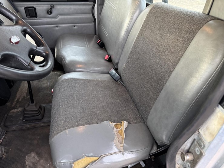 peterbilt-330-image-49