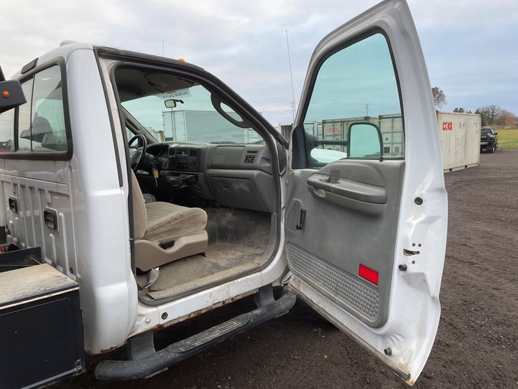 2004-ford-f450-image-26