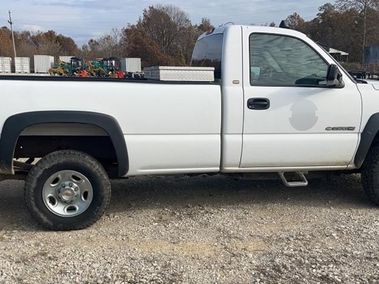 2003-chevrolet-silverado-2500-image-3