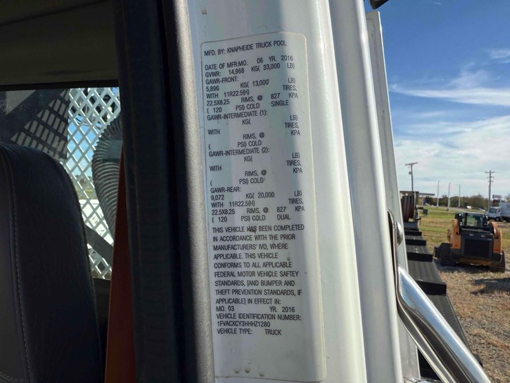 2017-freightliner-m2-106-image-26