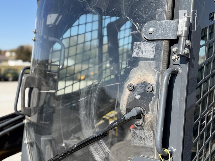 2017-deere-331g-image-16