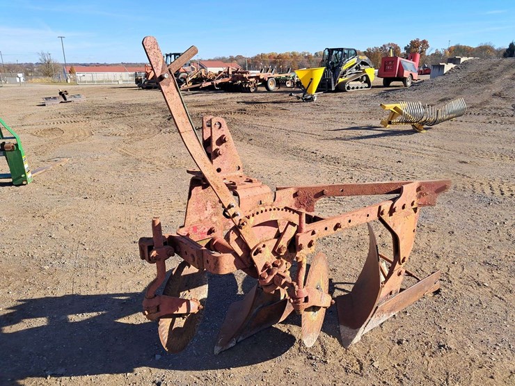 international-2-bottom-plow-image-4