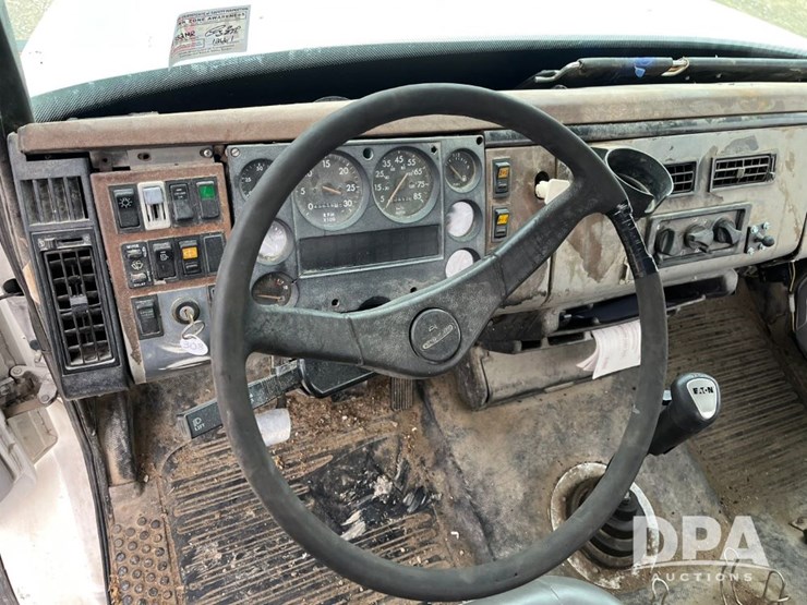 freightliner-fl80-image-41