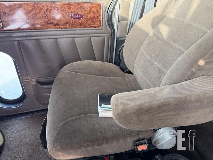 2004-peterbilt-379-image-59