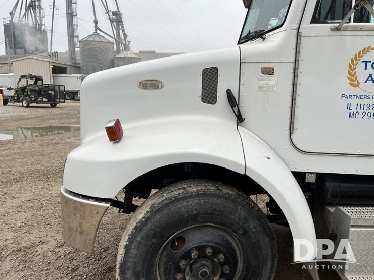 2001-peterbilt-330-image-12