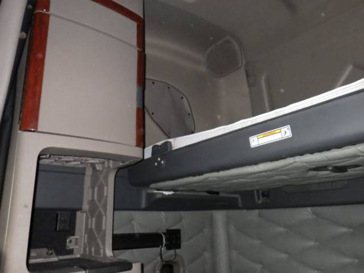 2019-freightliner-cascadia-125-image-24