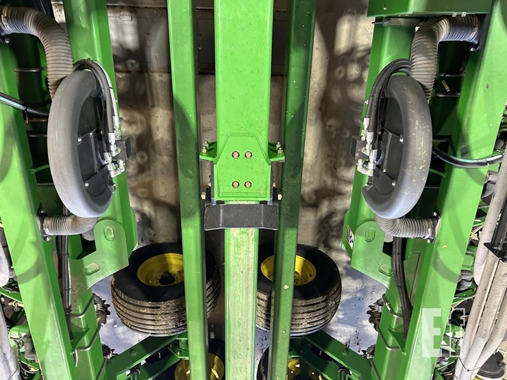 2014-john-deere-db60-image-40