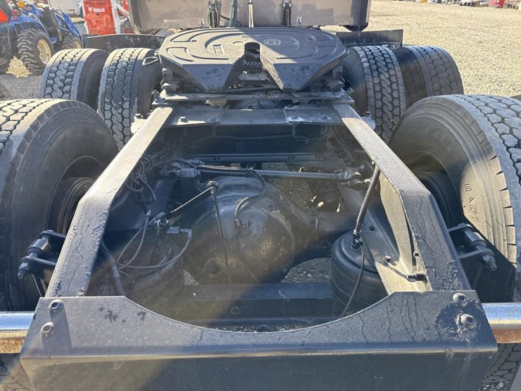 2012-peterbilt-389-image-49