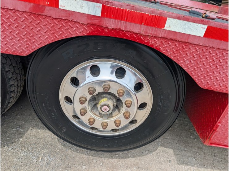 peterbilt-365-image-11