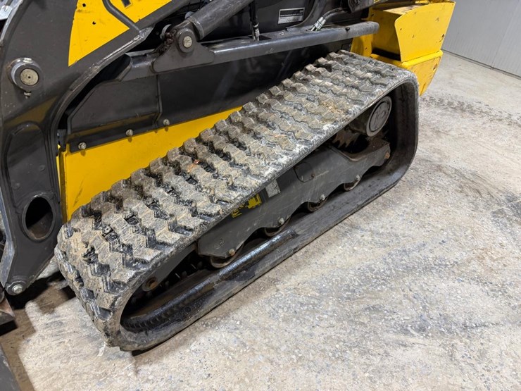 2024-new-holland-c337-image-12