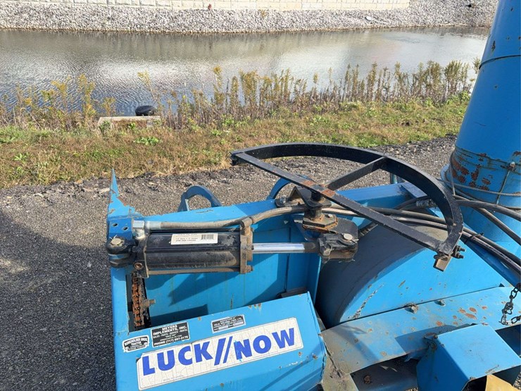 lock-now-7'-tractor-mount-snow-blower-image-7
