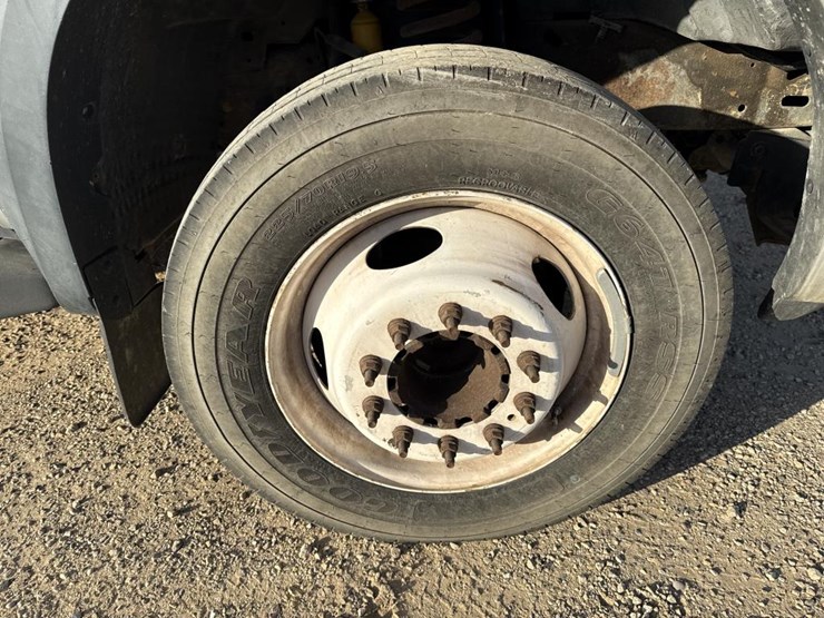 2006-ford-f550-image-81